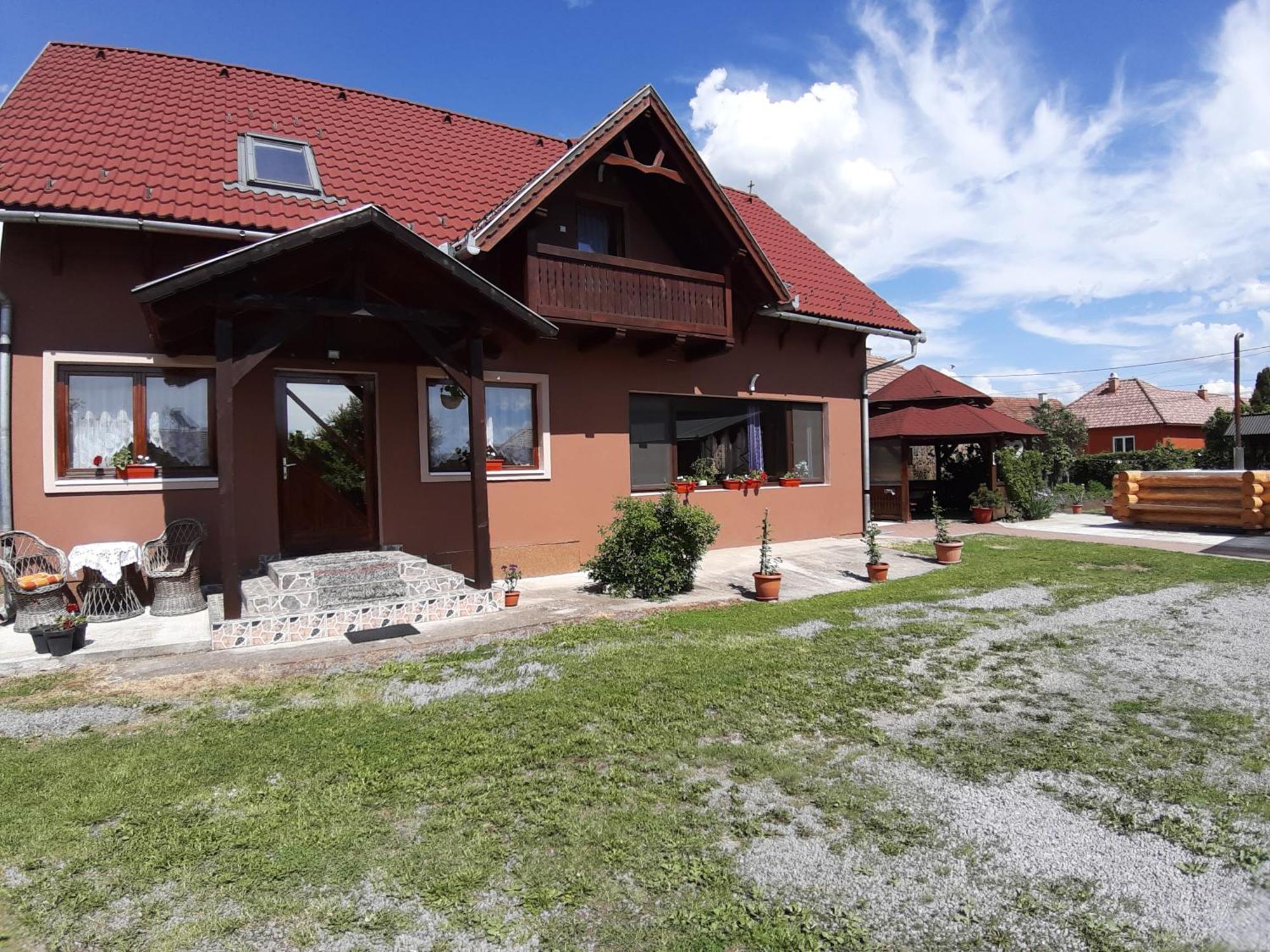 Becze Vanda Kulcsoshaz Lazarea Luaran gambar